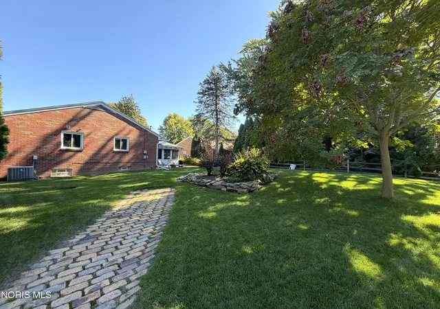 Photo 2 of Single family home for sale at 414 Holly Dr, Oregon, OH 43616 | MLS# 10014447 | Listing updated on 2026-10-26