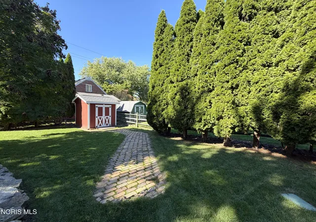 Photo 3 of Single family home for sale at 414 Holly Dr, Oregon, OH 43616 | MLS# 10014447 | Listing updated on 2026-10-26
