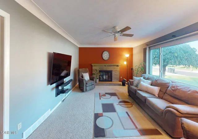 Photo 4 of Single family home for sale at 414 Holly Dr, Oregon, OH 43616 | MLS# 10014447 | Listing updated on 2026-10-26