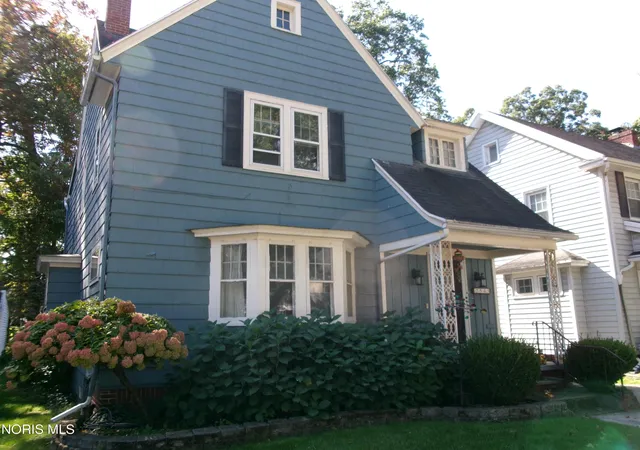 Photo 2 of Single family home for sale at 2545 Portsmouth Ave, Toledo, OH 43613 | MLS# 10014449 | Listing updated on 2026-10-08