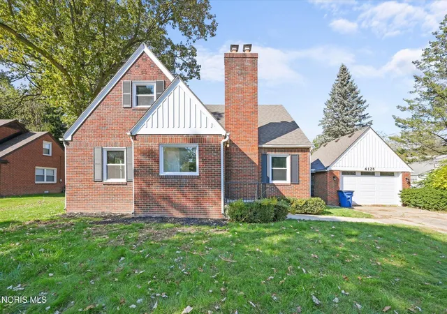 Photo 3 of Single family home for sale at 4126 Beverly Dr, Toledo, OH 43614 | MLS# 10014532 | Listing updated on 2026-10-26