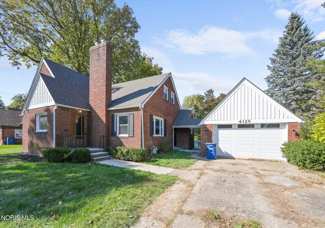 Photo 3 of Single family home for sale at 4126 Beverly Dr, Toledo, OH 43614 | MLS# 10014532 | Listing updated on 2026-10-26