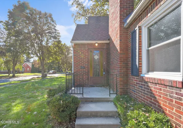 Photo 4 of Single family home for sale at 4126 Beverly Dr, Toledo, OH 43614 | MLS# 10014532 | Listing updated on 2026-10-26