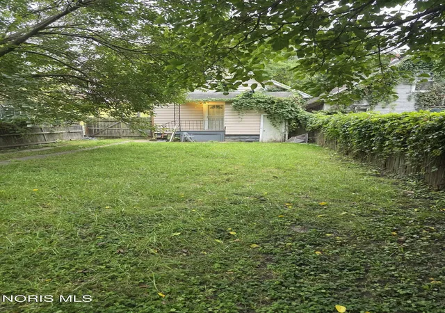 Photo 17 of Single family home for sale at 2129 Woodford St, Toledo, OH 43605 | MLS# 10014467 | Listing updated on 2026-10-19
