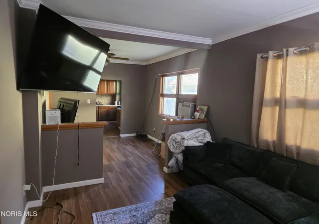 Photo 2 of Single family home for sale at 2129 Woodford St, Toledo, OH 43605 | MLS# 10014467 | Listing updated on 2026-10-19