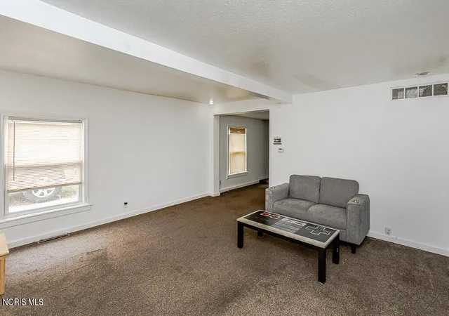 Photo 4 of Single family home for sale at 422 Eben Ave, Findlay, OH 45840 | MLS# 10014502 | Listing updated on 2026-10-24