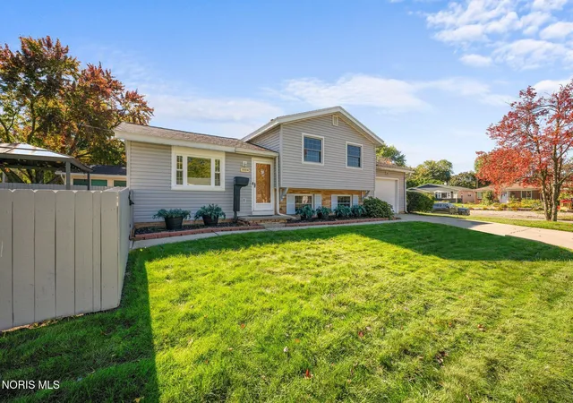Photo 2 of Single family home for sale at 5054 Oakridge Dr, Toledo, OH 43623 | MLS# 10014497 | Listing updated on 2026-10-27