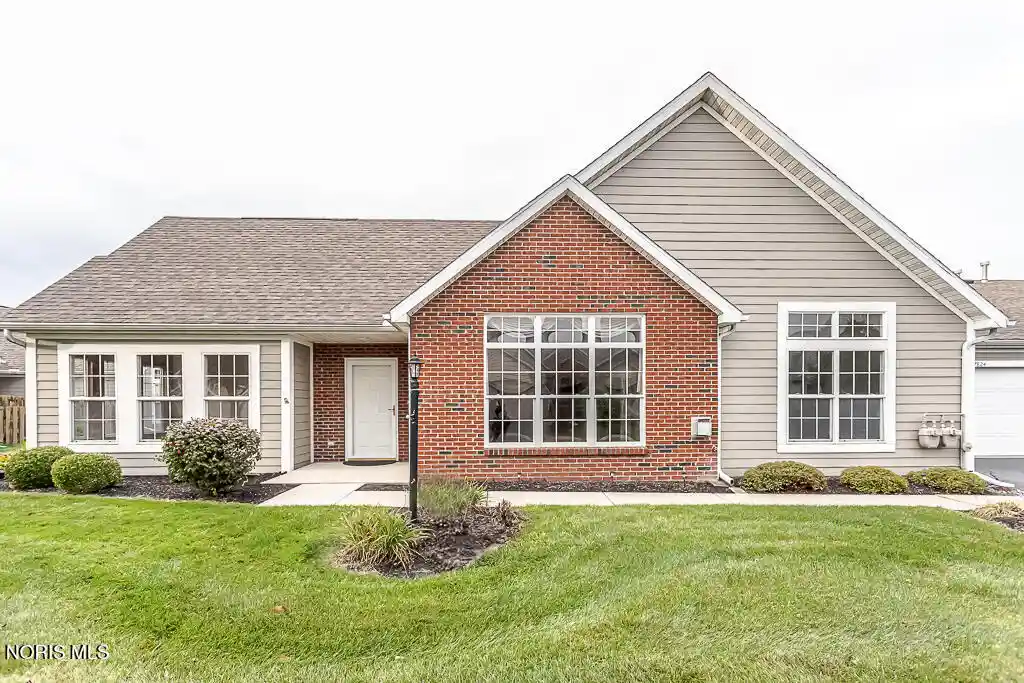 Listing Photo 2 - Condo for sale in 7824 Greenville Xing located at 7824 Greenville Xing, Waterville, OH 43566 - Unit 7824 Greenville Xing