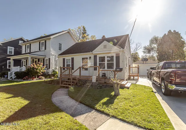 Photo 2 of Single family home for sale at 2525 Southwood Rd, Toledo, OH 43614 | MLS# 10014534 | Listing updated on 2026-10-26