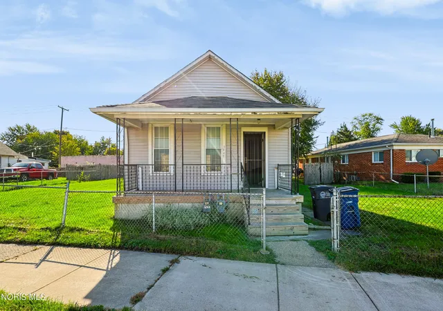 Photo 2 of Multi family home for sale at 1547 Airline Ave, Toledo, OH 43609 | MLS# 10014608 | Listing updated on 2026-10-12