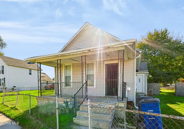 Photo 3 of Multi family home for sale at 1547 Airline Ave, Toledo, OH 43609 | MLS# 10014608 | Listing updated on 2026-10-12