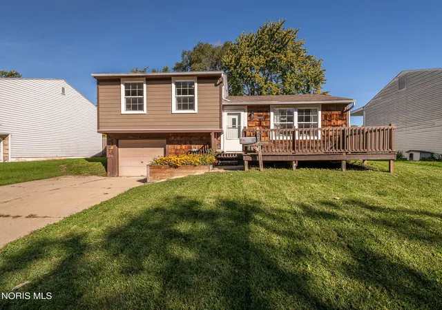 Photo 2 of Sale Pending at 2041 Northridge Dr, Toledo, OH 43611 | MLS# 10014597 | Listing updated on 2026-10-16