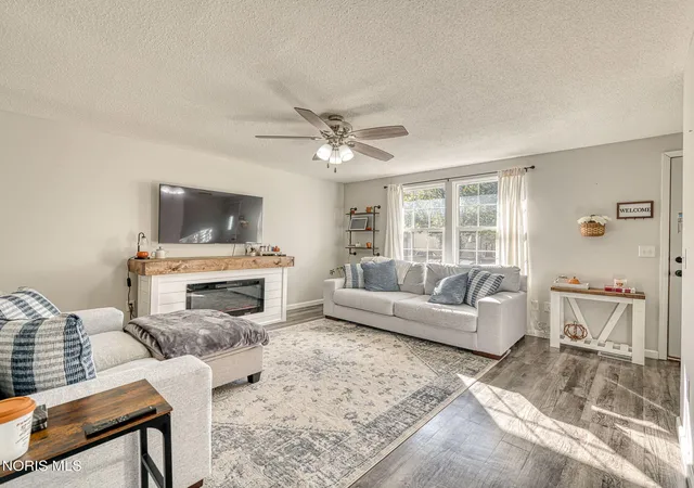 Photo 3 of Sale Pending at 2041 Northridge Dr, Toledo, OH 43611 | MLS# 10014597 | Listing updated on 2026-10-16