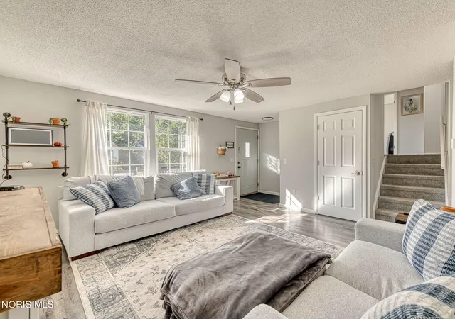 Photo 4 of Sale Pending at 2041 Northridge Dr, Toledo, OH 43611 | MLS# 10014597 | Listing updated on 2026-10-16
