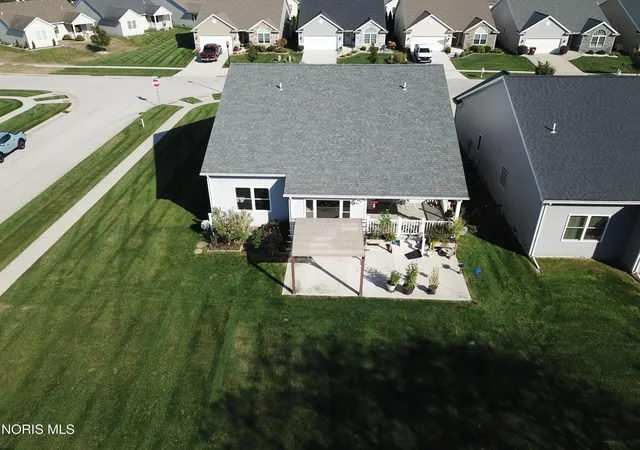 Photo 3 of Sale Pending at 735 Meadowland Trl, Toledo, OH 43615 | MLS# 10014520 | Listing updated on 2026-10-16