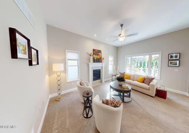 Photo 4 of Sale Pending at 735 Meadowland Trl, Toledo, OH 43615 | MLS# 10014520 | Listing updated on 2026-10-16