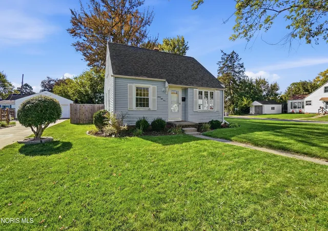 Photo 2 of Single family home for sale at 3051 Winston Blvd, Toledo, OH 43614 | MLS# 10014528 | Listing updated on 2026-10-28