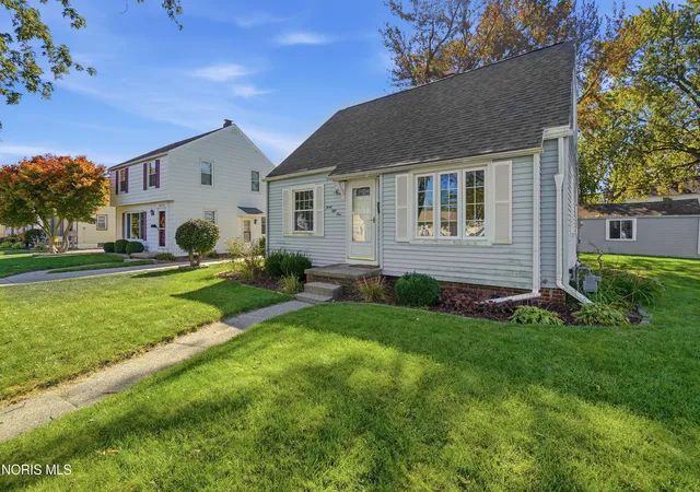 Photo 3 of Single family home for sale at 3051 Winston Blvd, Toledo, OH 43614 | MLS# 10014528 | Listing updated on 2026-10-28