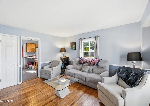 Photo 3 of Single family home for sale at 3051 Winston Blvd, Toledo, OH 43614 | MLS# 10014528 | Listing updated on 2026-10-28