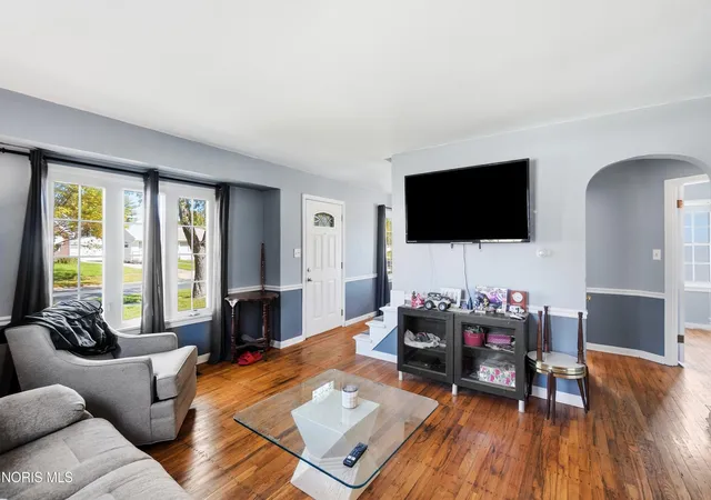 Photo 4 of Single family home for sale at 3051 Winston Blvd, Toledo, OH 43614 | MLS# 10014528 | Listing updated on 2026-10-28