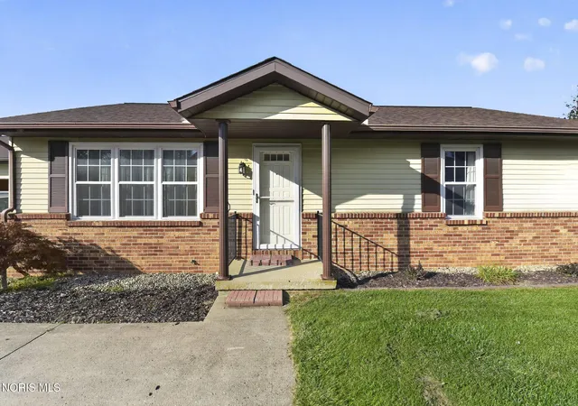 Listing Photo 4 - Condo for sale in building located at 7 Edith Ct, Bowling Green, OH 43402