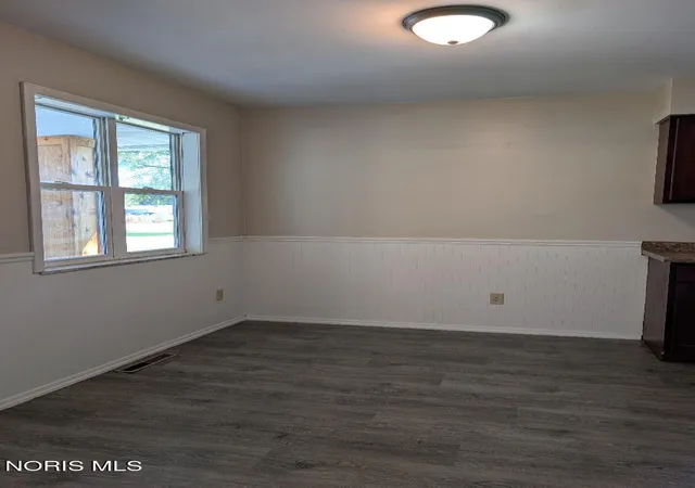 Photo 4 of Single family home for sale at 804 Linwood Ave, Delta, OH 43515 | MLS# 10014522 | Listing updated on 2026-10-19