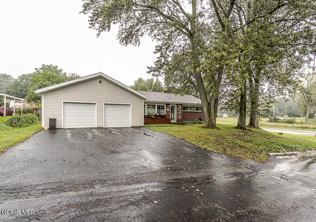 Photo 2 of Single family home for sale at 4805 Paisley Rd, Toledo, OH 43615 | MLS# 10014536 | Listing updated on 2026-10-26