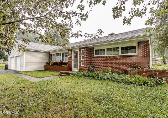 Photo 3 of Single family home for sale at 4805 Paisley Rd, Toledo, OH 43615 | MLS# 10014536 | Listing updated on 2026-10-26