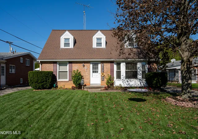 Photo 2 of Single family home for sale at 2310 Ann Dr, Toledo, OH 43613 | MLS# 10014539 | Listing updated on 2026-10-25