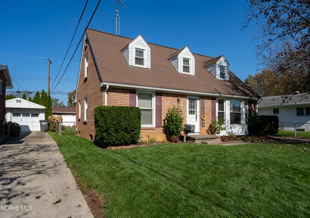 Photo 3 of Single family home for sale at 2310 Ann Dr, Toledo, OH 43613 | MLS# 10014539 | Listing updated on 2026-10-25