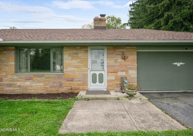 Photo 3 of Single family home for sale at 231 W State Line Rd, Toledo, OH 43612 | MLS# 10014540 | Listing updated on 2026-10-19