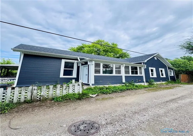 Photo 2 of Single family home for sale at 147 Western Ave, Toledo, OH 43609 | MLS# 10014544 | Listing updated on 2026-10-10