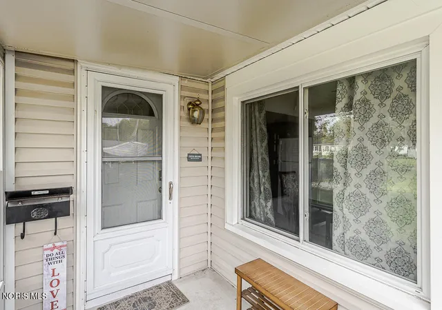 Photo 3 of Single family home for sale at 5079 Winona Dr, Toledo, OH 43613 | MLS# 10014853 | Listing updated on 2026-10-27