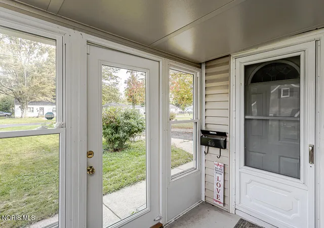 Photo 3 of Single family home for sale at 5079 Winona Dr, Toledo, OH 43613 | MLS# 10014853 | Listing updated on 2026-10-27