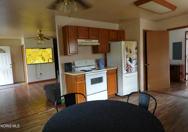 Photo 3 of Single family home for sale at 405 Waybridge Rd, Toledo, OH 43612 | MLS# 10014549 | Listing updated on 2026-10-28