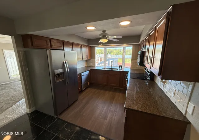 Photo 4 of Single family home for sale at 6249 Edgewater Dr, Toledo, OH 43611 | MLS# 10014566 | Listing updated on 2026-10-23