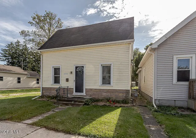 Photo 2 of Single family home for sale at 2708 122nd Street, Toledo, OH 43611 | MLS# 10014560 | Listing updated on 2026-10-15