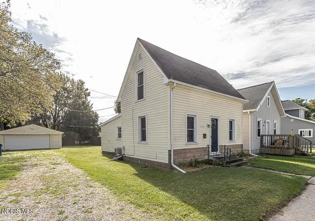 Photo 3 of Single family home for sale at 2708 122nd Street, Toledo, OH 43611 | MLS# 10014560 | Listing updated on 2026-10-15