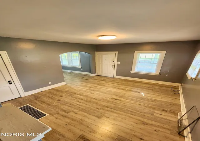 Photo 3 of Single family home for sale at 709 Palmwood Ave, Toledo, OH 43604 | MLS# 10014687 | Listing updated on 2026-10-13