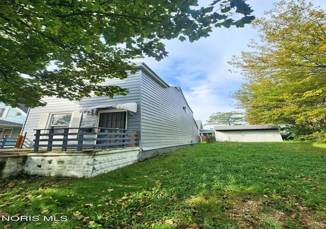 Photo 2 of Sale Pending at 1106 White St, Toledo, OH 43605 | MLS# 10014683 | Listing updated on 2026-10-23
