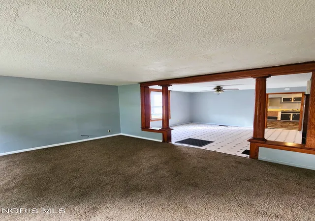 Photo 3 of Sale Pending at 1106 White St, Toledo, OH 43605 | MLS# 10014683 | Listing updated on 2026-10-23