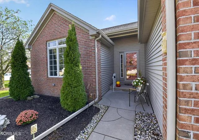 Photo 1 of Single family home for sale at 4240 E Crystal Ridge Dr, Maumee, OH 43537 | MLS# 10014561 | Listing updated on 2026-10-30