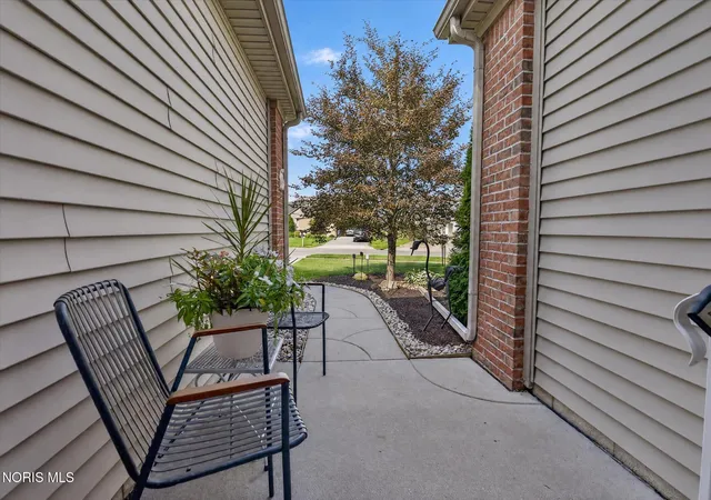 Photo 3 of Single family home for sale at 4240 E Crystal Ridge Dr, Maumee, OH 43537 | MLS# 10014561 | Listing updated on 2026-10-30