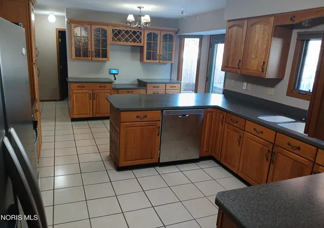 Photo 4 of Single family home for sale at 5414 Allison Ln, Sylvania, OH 43560 | MLS# 10014715 | Listing updated on 2026-10-29