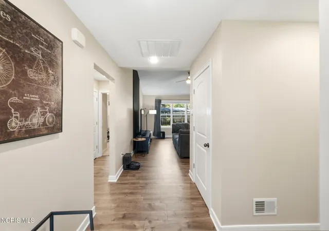 Photo 3 of Single family home for sale at 2909 E Lincolnshire Blvd, Toledo, OH 43606 | MLS# 10014583 | Listing updated on 2026-10-26