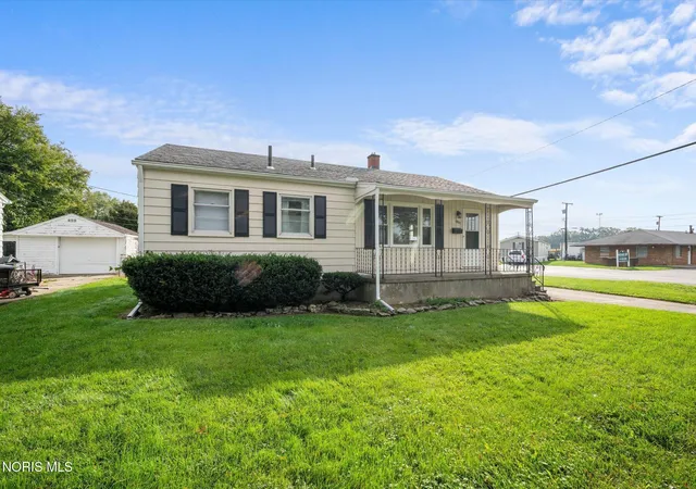 Photo 2 of Single family home for sale at 1831 Schomberg St, Toledo, OH 43605 | MLS# 10014634 | Listing updated on 2026-10-24