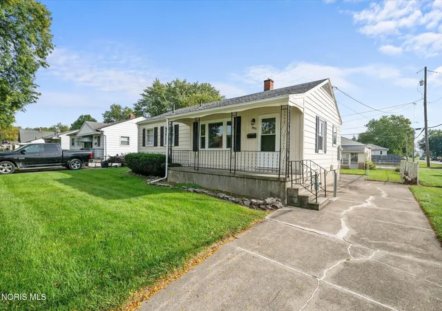 Photo 3 of Single family home for sale at 1831 Schomberg St, Toledo, OH 43605 | MLS# 10014634 | Listing updated on 2026-10-24