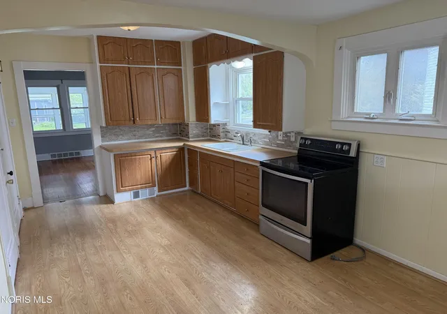 Photo 2 of Single family home for sale at 4131 Carthage Rd, Toledo, OH 43612 | MLS# 10014572 | Listing updated on 2026-10-25