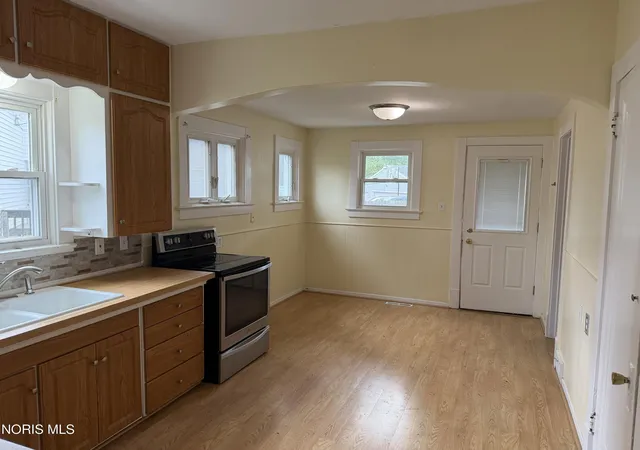 Photo 3 of Single family home for sale at 4131 Carthage Rd, Toledo, OH 43612 | MLS# 10014572 | Listing updated on 2026-10-25