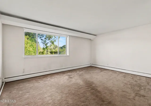 Listing Photo 5 - Condo for sale in building located at 3010 W Central Ave, Toledo, OH 43606 - Unit #215